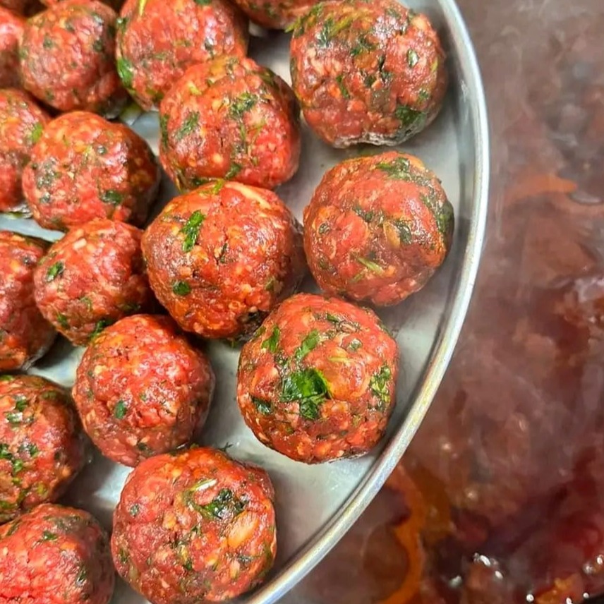 איפה יש עוף בגריל ,קציצות בשר